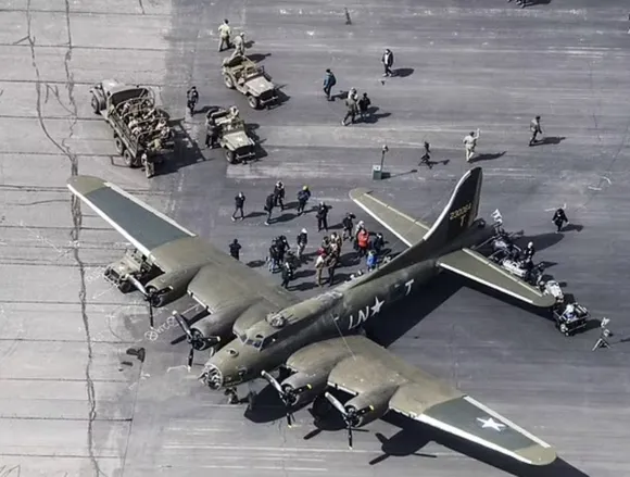 마스터스 오브 디 에어 B-17 폭격기 촬영 장면