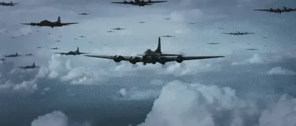 전투기의 공중전과 B-17 폭격기 폭격 장면